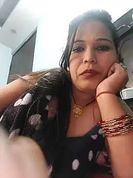 Snapshot of Poojabhabi101 chatting on 12.24.24 Poojabhabi101 online show from 12.24.24