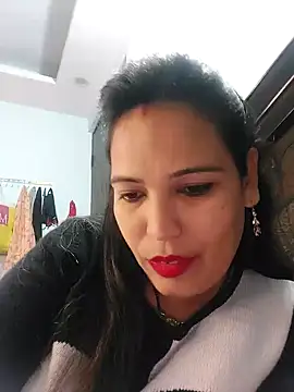 Snapshot of Poojabhabi101 chatting on 12.31.24 Poojabhabi101 online show from 12.31.24