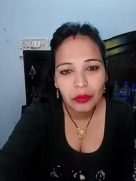 Snapshot of Poojabhabi101 chatting on 01.01.25 Poojabhabi101 online show from 01.01.25