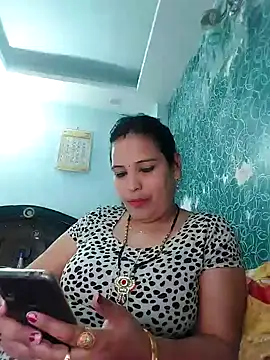 Snapshot of Poojabhabi101 chatting on 01.26.25 Poojabhabi101 online show from 01.26.25