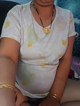 Snapshot of Poojabhabi101 chatting on 02.14.25 Poojabhabi101 online show from 02.14.25