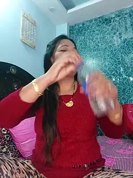 Snapshot of Poojabhabi101 chatting on 02.15.25 Poojabhabi101 online show from 02.15.25