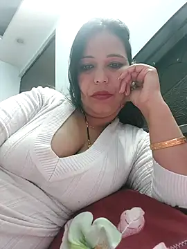 Snapshot of Poojabhabi101 chatting on 03.05.25 Poojabhabi101 online show from 03.05.25