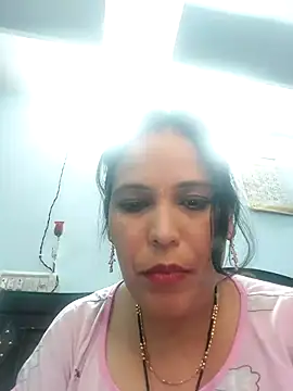 Snapshot of Poojabhabi101 chatting on 03.18.25 Poojabhabi101 online show from 03.18.25