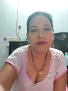 Snapshot of Poojabhabi101 chatting on 09.13.25 Poojabhabi101 online show from 09.13.25