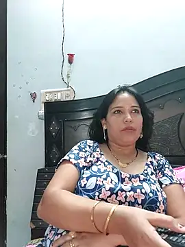 Snapshot of Poojabhabi101 chatting on 09.15.25 Poojabhabi101 online show from 09.15.25