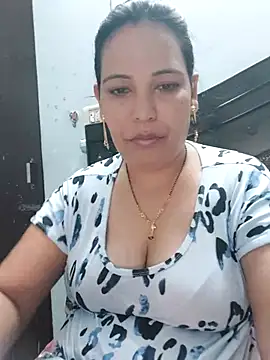 Snapshot of Poojabhabi101 chatting on 09.18.25 Poojabhabi101 online show from 09.18.25