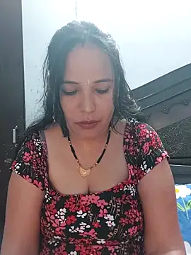 Snapshot of Poojabhabi101 chatting on 10.08.25 Poojabhabi101 online show from 10.08.25