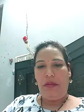 Snapshot of Poojabhabi101 chatting on 10.14.25 Poojabhabi101 online show from 10.14.25