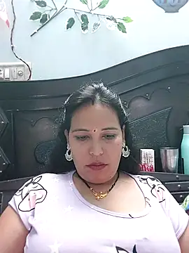 Snapshot of Poojabhabi101 chatting on 10.27.25 Poojabhabi101 online show from 10.27.25