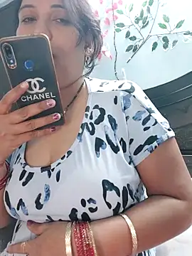 Snapshot of Poojabhabi101 chatting on 11.06.25 Poojabhabi101 online show from 11.06.25