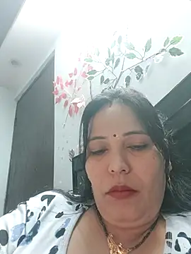 Snapshot of Poojabhabi101 chatting on 11.14.25 Poojabhabi101 online show from 11.14.25