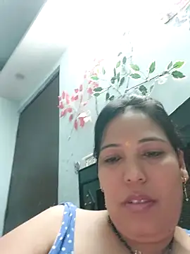 Snapshot of Poojabhabi101 chatting on 11.17.25 Poojabhabi101 online show from 11.17.25