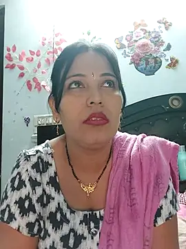 Snapshot of Poojabhabi101 chatting on 11.18.25 Poojabhabi101 online show from 11.18.25