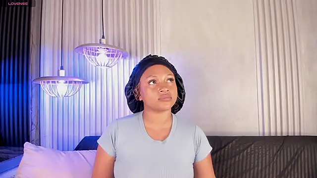 Aluna sweet online show from 02.12.25