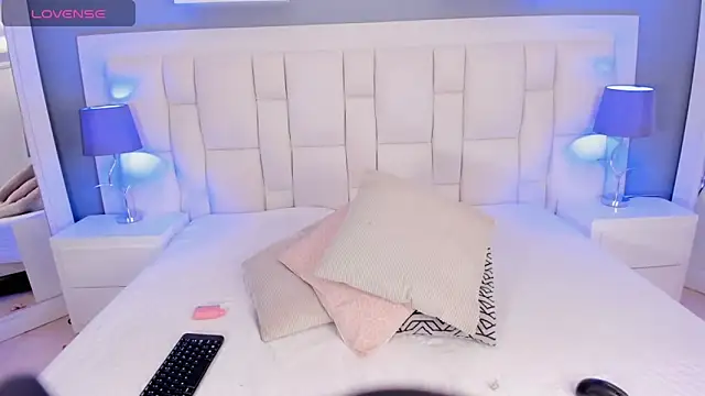 Aluna sweet online show from 03.19.25