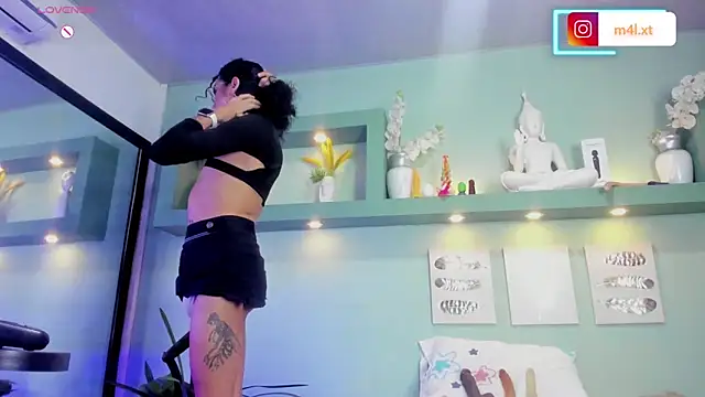 Snapshot of mal_x chatting on 03.15.25 mal x online show from 03.15.25