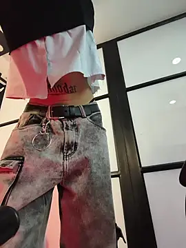 Snapshot of mal_x chatting on 12.21.25 mal x online show from 12.21.25