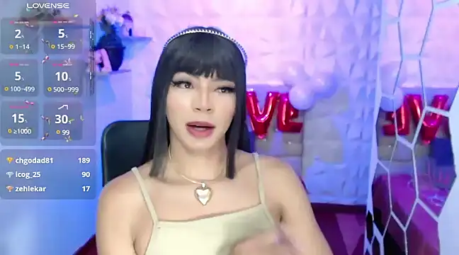 Snapshot of hurrencam chatting on 02.13.25 hurrencam online show from 02.13.25