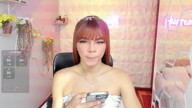 Snapshot of hurrencam chatting on 09.13.25 hurrencam online show from 09.13.25