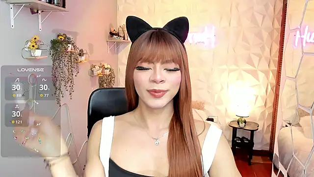 Snapshot of hurrencam chatting on 12.01.25 hurrencam online show from 12.01.25