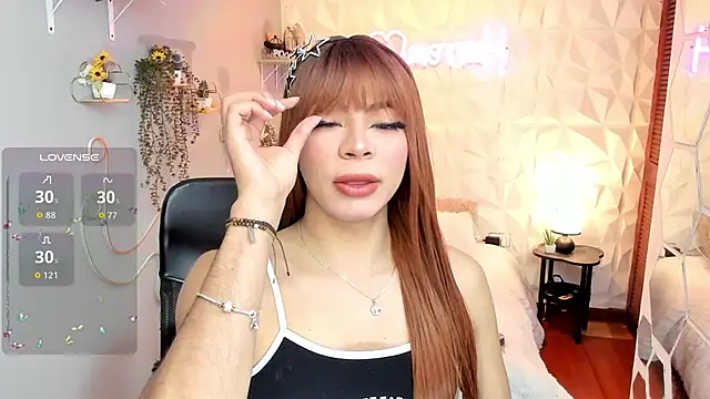 Snapshot of hurrencam chatting on 12.04.25 hurrencam online show from 12.04.25