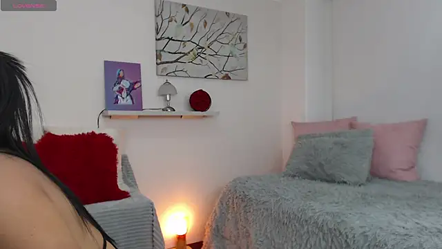 sofia perez    online show from 11.18.25