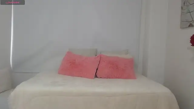 sofia perez    online show from 04.30.26