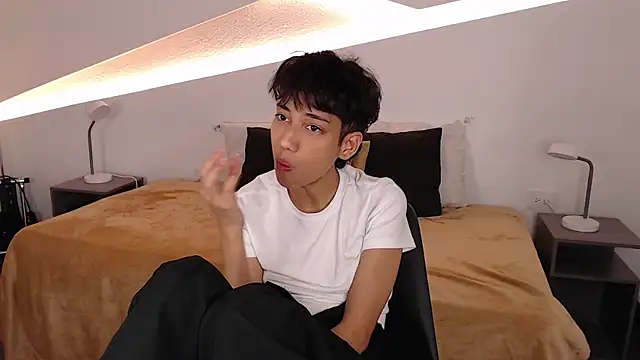 hot little bunny online show from 02.02.25