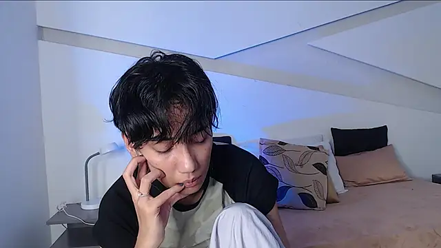 hot little bunny online show from 03.19.25