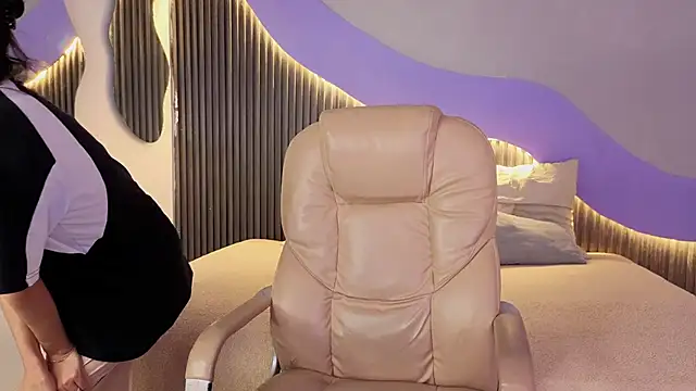 hot little bunny online show from 02.02.26