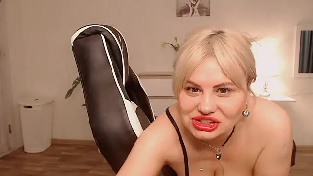 Lola Richie online show from 12.20.25