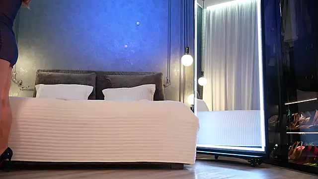 Rikka Moore online show from 03.07.26