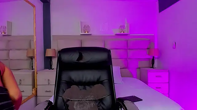 Snapshot of CinthiaCollins chatting on 11.15.25 CinthiaCollins online show from 11.15.25