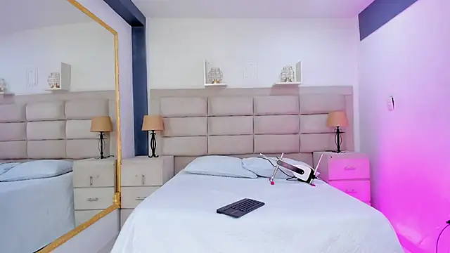 Snapshot of CinthiaCollins chatting on 11.25.25 CinthiaCollins online show from 11.25.25