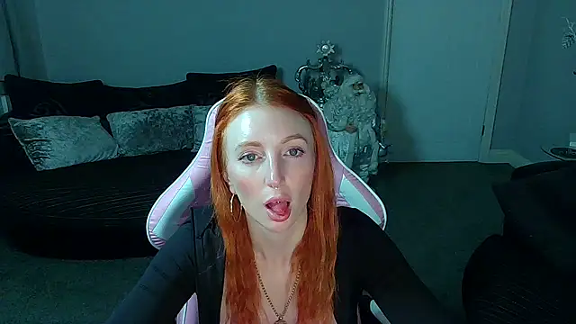 Snapshot of Red_firesquirt chatting on 12.17.24 Red firesquirt online show from 12.17.24