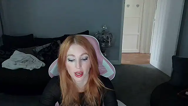 Snapshot of Red_firesquirt chatting on 10.15.25 Red firesquirt online show from 10.15.25