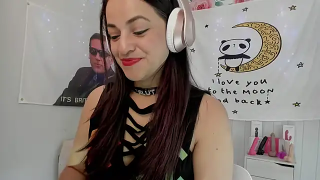 Snapshot of LovelyAzucena chatting on 09.26.25 LovelyAzucena online show from 09.26.25