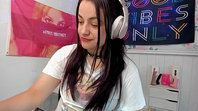 Snapshot of LovelyAzucena chatting on 10.08.25 LovelyAzucena online show from 10.08.25