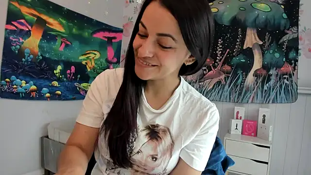 Snapshot of LovelyAzucena chatting on 10.16.25 LovelyAzucena online show from 10.16.25