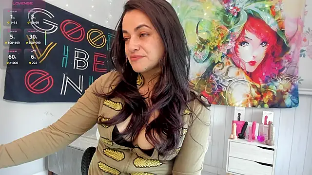 Snapshot of LovelyAzucena chatting on 10.21.25 LovelyAzucena online show from 10.21.25