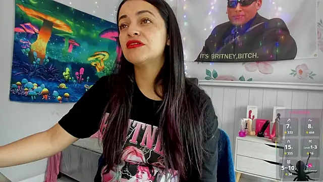 Snapshot of LovelyAzucena chatting on 10.22.25 LovelyAzucena online show from 10.22.25