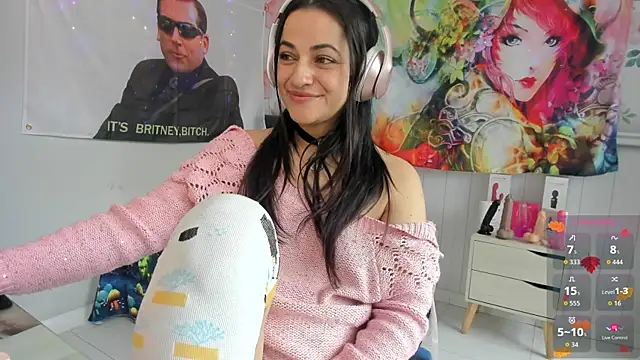 Snapshot of LovelyAzucena chatting on 10.24.25 LovelyAzucena online show from 10.24.25