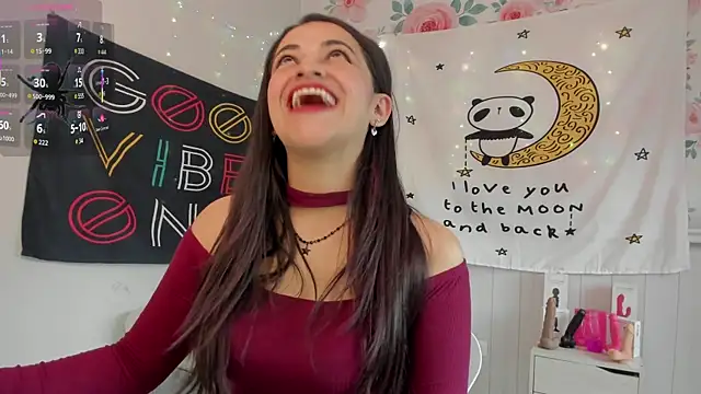 Snapshot of LovelyAzucena chatting on 10.29.25 LovelyAzucena online show from 10.29.25