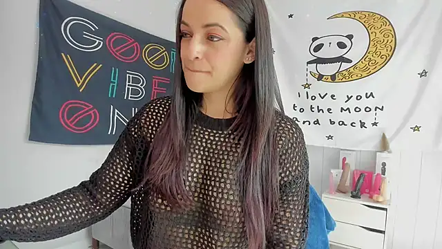 Snapshot of LovelyAzucena chatting on 11.04.25 LovelyAzucena online show from 11.04.25