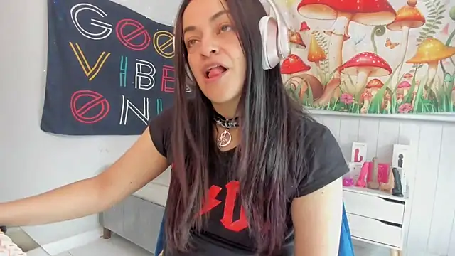 Snapshot of LovelyAzucena chatting on 11.11.25 LovelyAzucena online show from 11.11.25