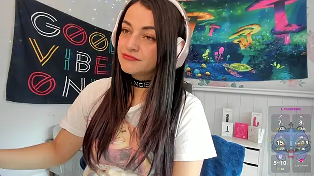 Snapshot of LovelyAzucena chatting on 11.22.25 LovelyAzucena online show from 11.22.25