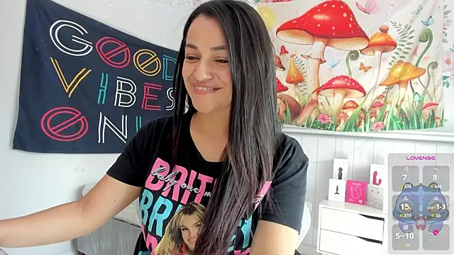 Snapshot of LovelyAzucena chatting on 11.29.25 LovelyAzucena online show from 11.29.25