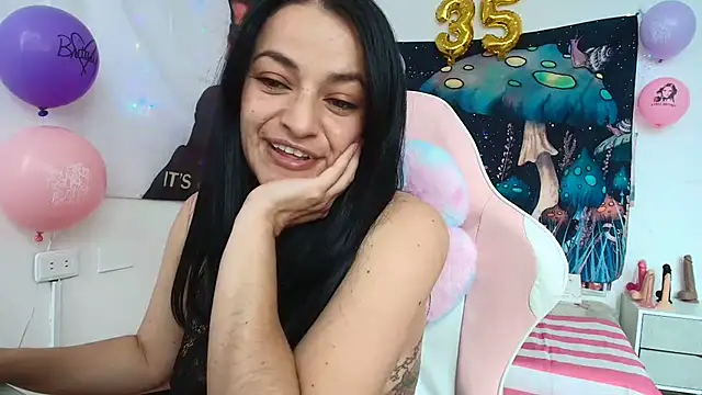 LovelyAzucena online show from 05.05.26