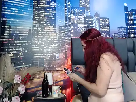 Snapshot of Lucy_mature8 chatting on 09.22.25 Lucy mature8 online show from 09.22.25